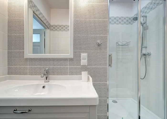 3 - Solaro アパート