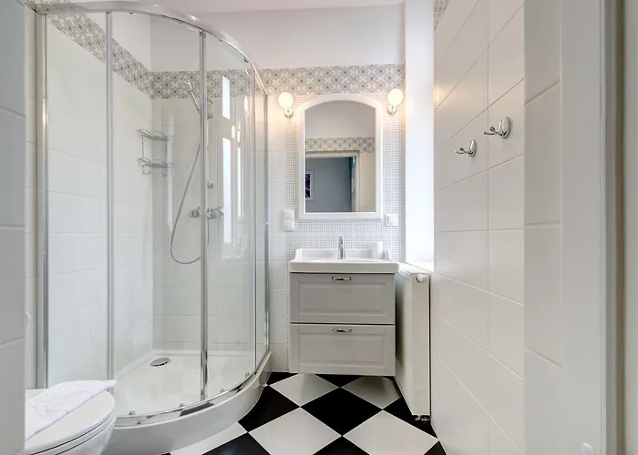 3 - Solaro アパート